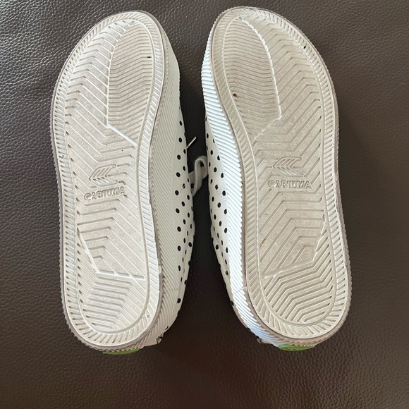 Cariuma OCA-low canvas sneaker in white polka dot. Size 10 women’s. - Picture 4 of 4